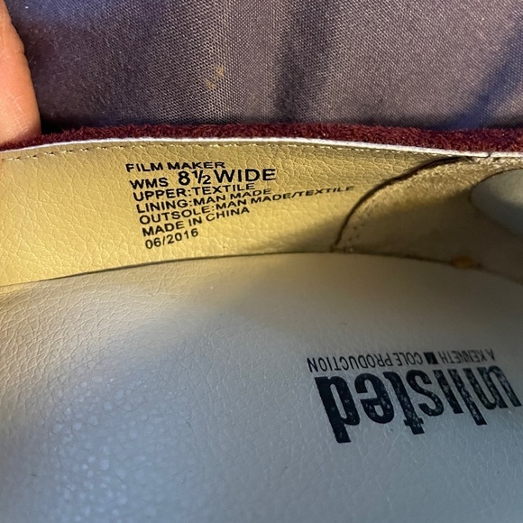 Unlisted Kenneth Cole Film Maker Burgundy Velvet Heels Sz 8 1/2 Wide - Picture 3 of 9